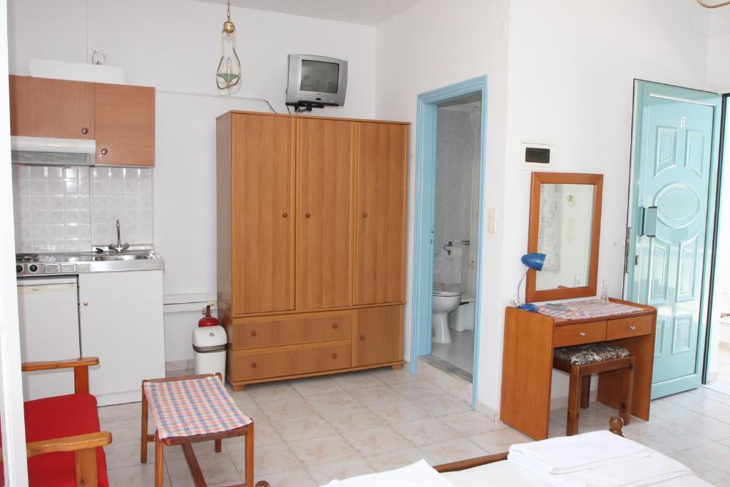 Akrogiali Hotel Plomari Exterior photo