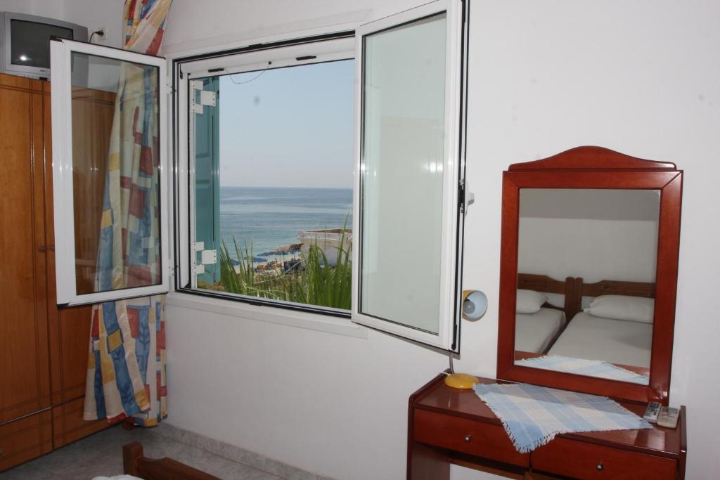 Akrogiali Hotel Plomari Exterior photo